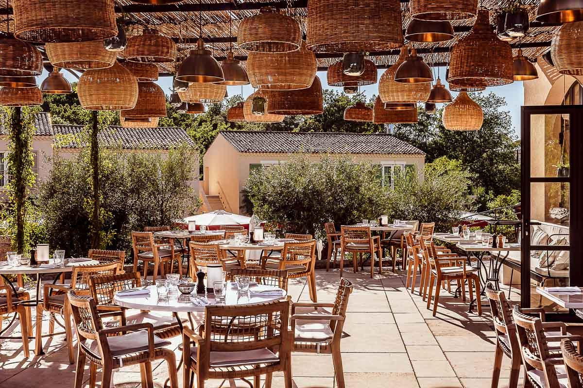 La terrasse du Beefbar Saint-Tropez à l’hôtel Lou Pinet © Mr. Tripper